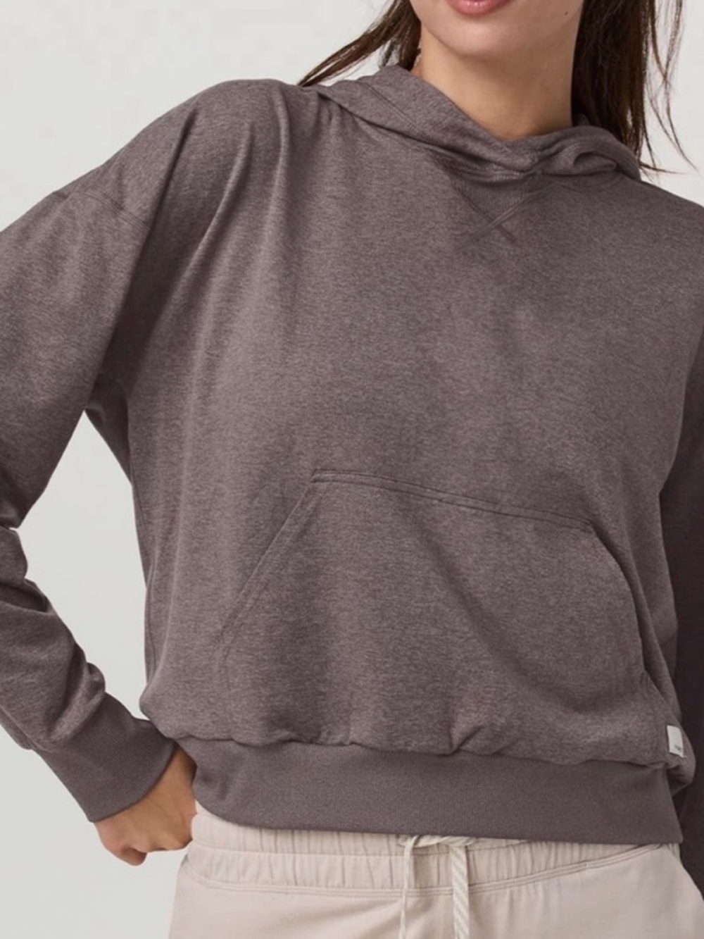 Vuori Women's Pullover Hoodie in Heather Brown